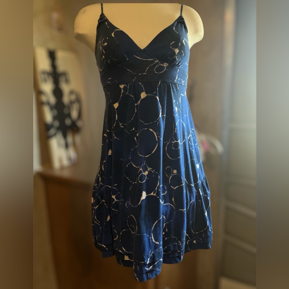 AEO Womens Summer Spaghetti Strap Smocked Back Sundress Blue Tie-Dye